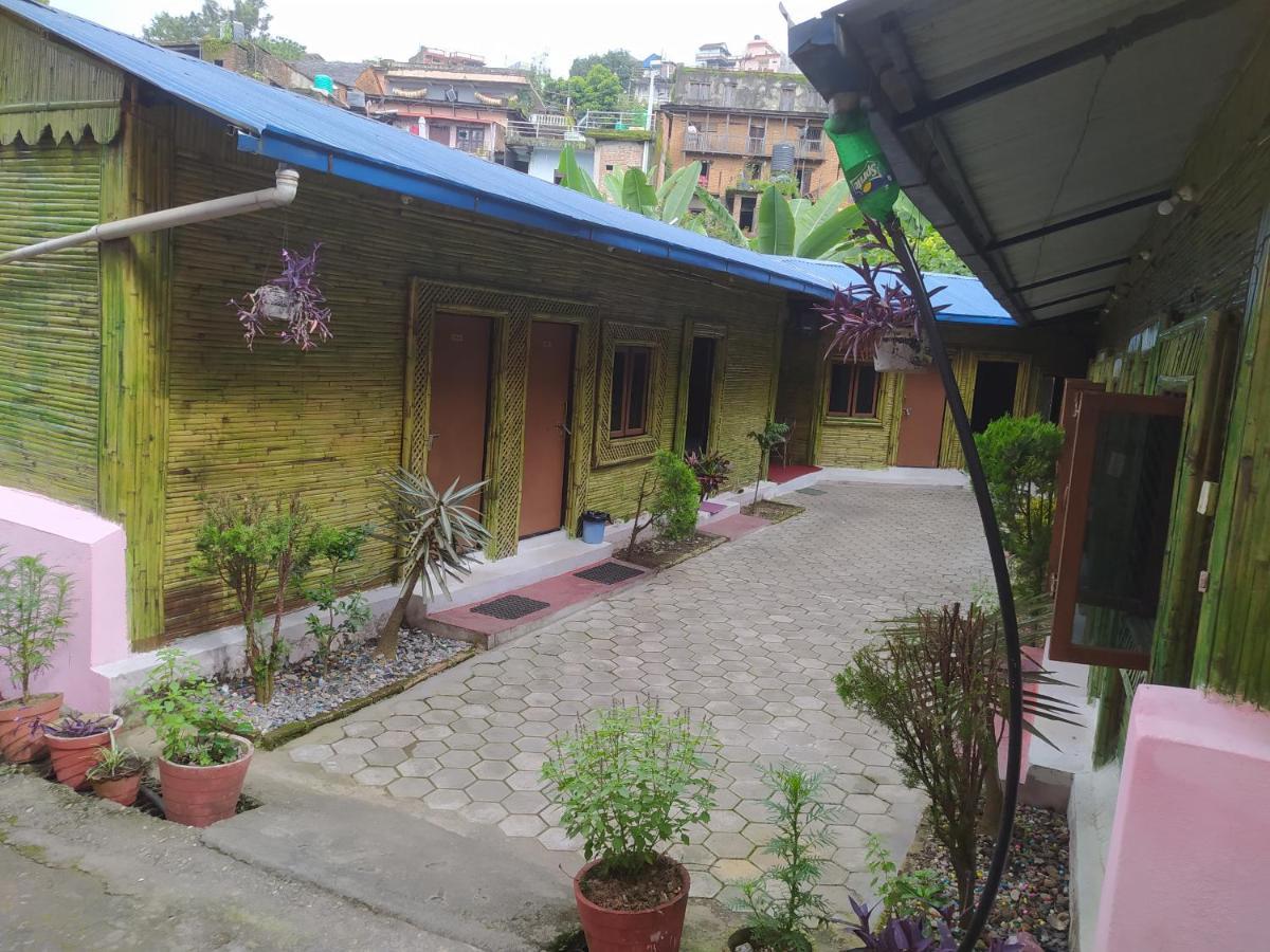 Hotel New Bamboo Palace Gorkhā Buitenkant foto