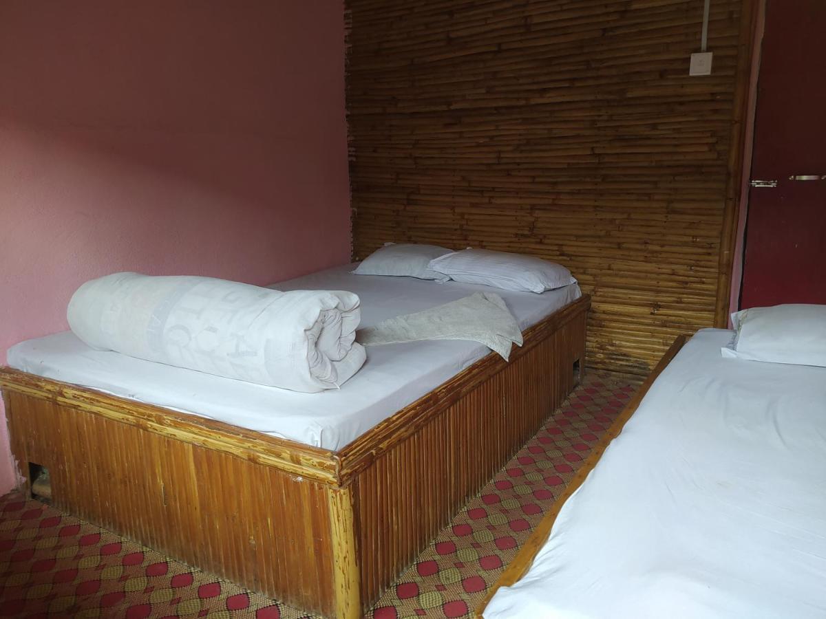 Hotel New Bamboo Palace Gorkhā Buitenkant foto